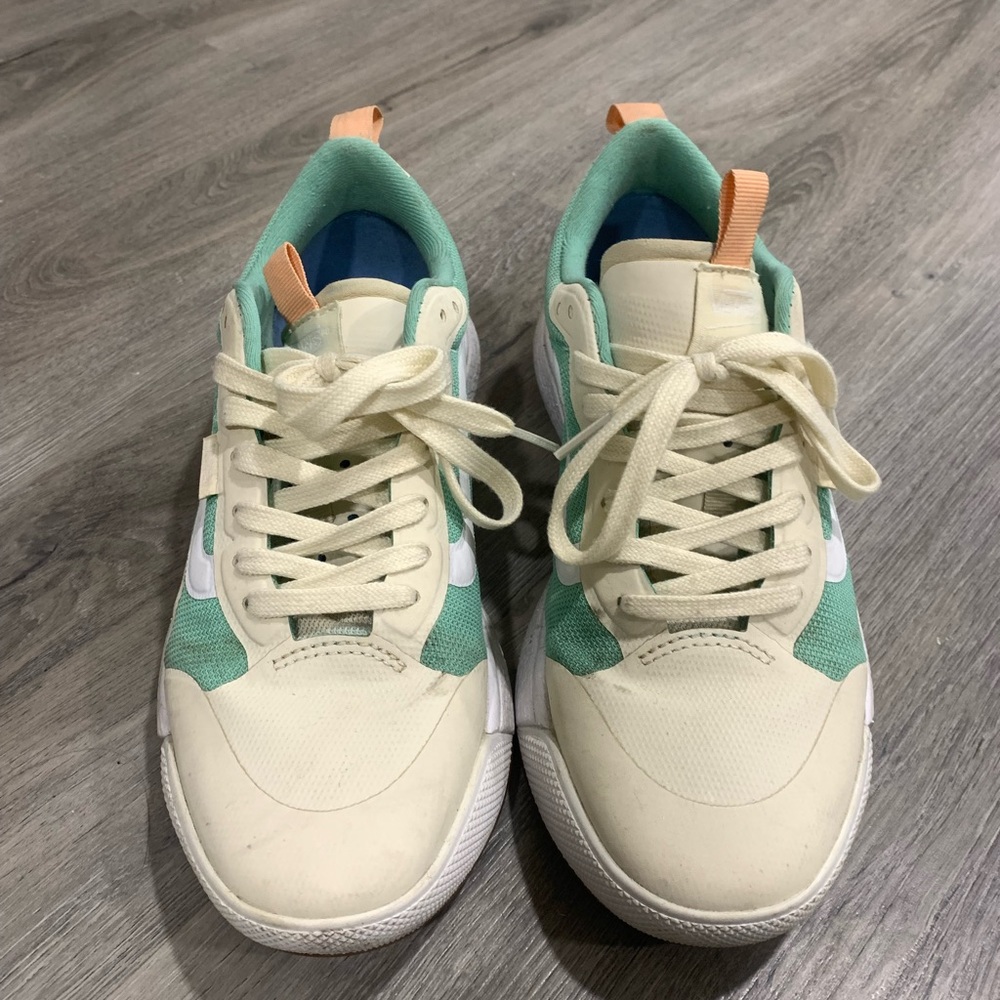 Vans ultra range tennis shoes